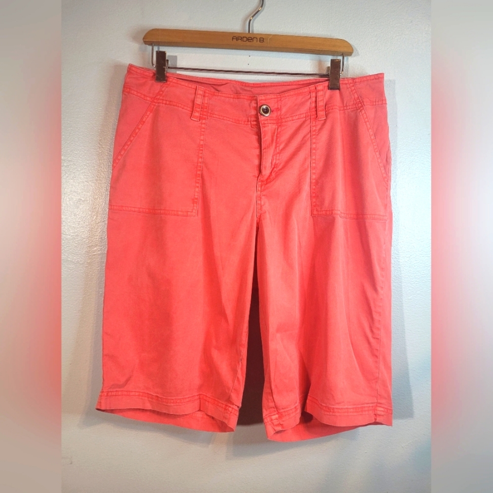 Tailored Knee-Length Shorts.Lane BRYANT brand. Size 14/16 For women. Coral coral